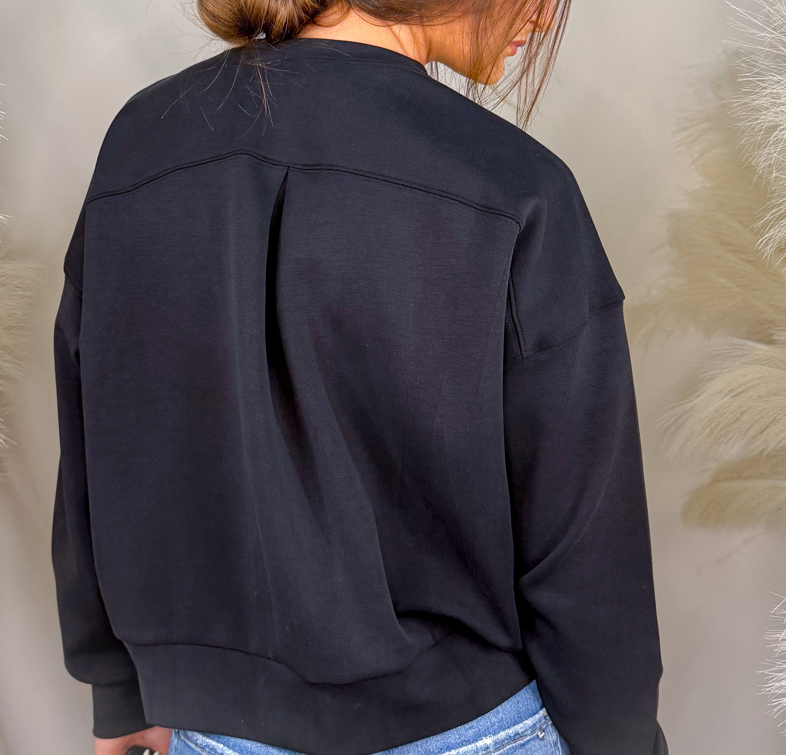 Crew Neck Pullover | Black